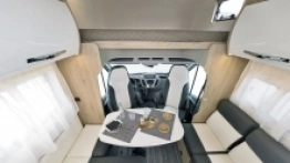 Nie da się ukryć, że to funkcjonalny i przestronny kamper - zdjęcie 3