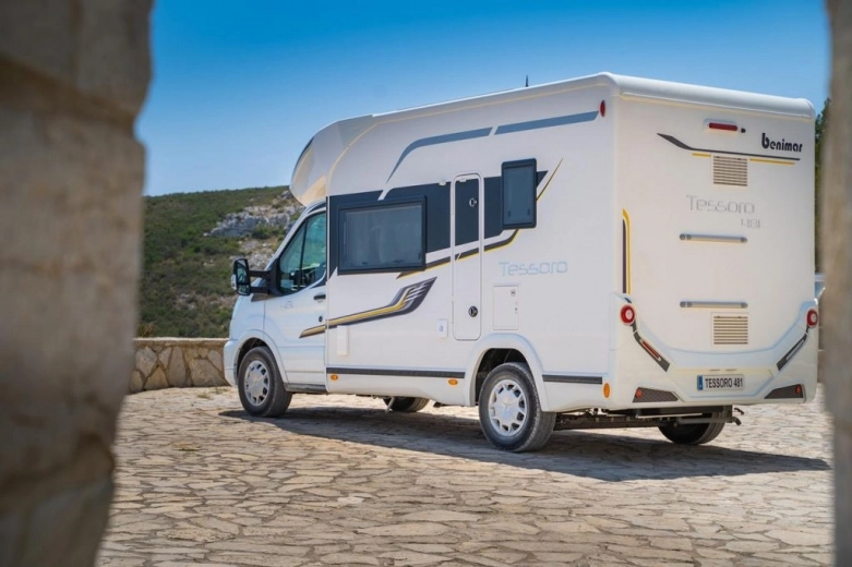 Krótki i przestronny