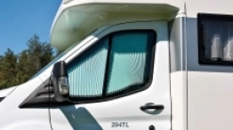 Rolety są proste w użyciu, trzymają ciepło i odseparowują wnętrze od ciekawskich spojrzeń podczas np. postoju „na dziko” - zdjęcie 15