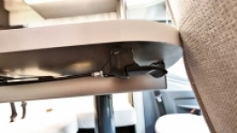 Stolik możemy regulować w kilku płaszczyznach - zdjęcie 16