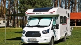 To zaskakujące, że tak krótki kamper może być pełnowymiarowym „domem” dla 4 osób - zdjęcie 33