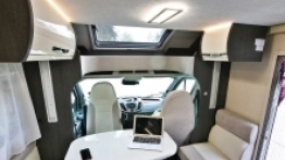 Wbrew danym technicznym w salonie jest bardzo dużo miejsca - zdjęcie 34