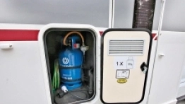 W wygodnym schowku znajdziemy miejsce na dwie butle gazowe - zdjęcie 37