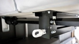 Wysokość tylnego łóżka możemy zmieniać i tym samym zwiększać lub zmniejszać przestrzeń bagażową - zdjęcie 39