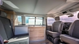 Wnętrze wersji Ocean zabudowane jest charakterystycznym modułem kuchennym. Do jego wykończenia użyto bardzo wysokiej jakości materiałów  - zdjęcie 9