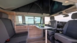 Wnętrze wersji Ocean zabudowane jest charakterystycznym modułem kuchennym. Do jego wykończenia użyto bardzo wysokiej jakości materiałów  - zdjęcie 10