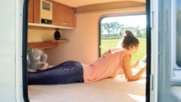 Nie trzeba usilnie szukać miejsca w środku – spokojnie wyśpią się tu dwie, a nawet trzy osoby - zdjęcie 10