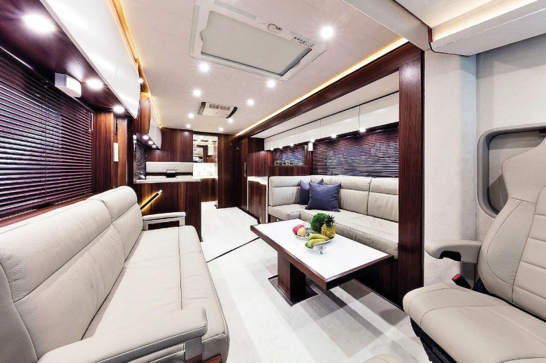 Luksusowy kamper-ciężarówka za "jedyne" 773 tys. euro