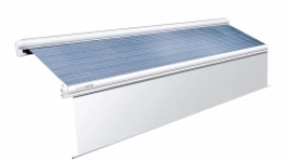 Trzeba przyznać, że roleta w markizie to niezwykle praktyczne rozwiązanie - zdjęcie 1