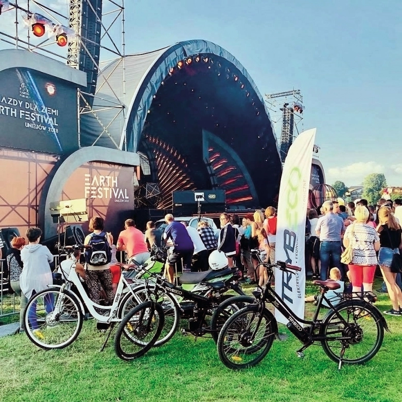 Doskonałą okazją do promocji rowerów i skuterów elektrycznych był Earth Festival, który odbył się w Uniejowie na początku lipca - zdjęcie 1