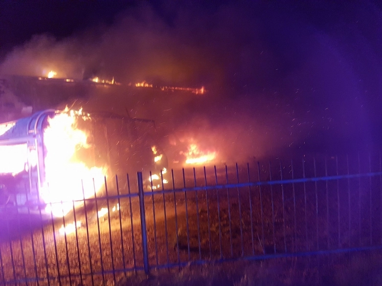 Mścice: przyczepy kempingowe w ogniu, ponad 2 mln strat [ZDJĘCIA]