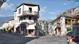 Gjirokastra z perspektywy urokliwych uliczek. - zdjęcie 9