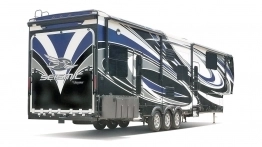 Wszystkie platformy i wysuwane boki wsunięte – tak wygląda Seismic Jayco 2018 gotowy do drogi - zdjęcie 5