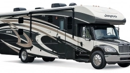 Jayco produkuje także 10 modeli kamperów, od półzintegrowanych, po wielkie mobilhome’y. Na zdjęciu model Seneka - zdjęcie 6