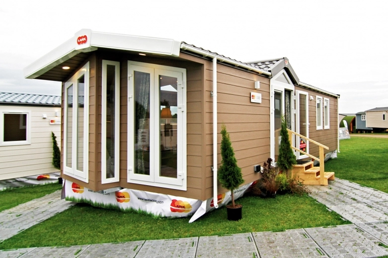 Nad morzem lub w górach - domki mobilne firmy Lark