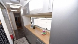 Największa przyczepa kempingowa w Europie na sprzedaż - zdjęcie 3