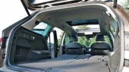 Po złożeniu kanapy i foteli w trzecim rzędzie uzyskujemy równą podłogę o długości ok. 190 cm - zdjęcie 6