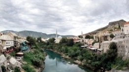 Dwa światy Mostaru. Na lewo część chrześcijańska, po prawej piętrzą się minarety meczetów - zdjęcie 1
