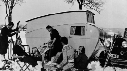 Piknik zimą,  w śniegu? Już blisko sto lat temu uważano, że to dobry pomysł!  - zdjęcie 4