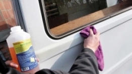 Ta sama przyczepa po wstępnym myciu aktywną pianą Eco Skan 3000 - zdjęcie 9