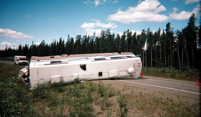 O wypadek kampera nie trudno, nawet na drogach USA.
