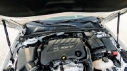 Na 2-litrowego diesla o mocy 170 KM nie można powiedzieć złego słowa. Dynamiczny, a zarazem oszczędny, w połączeniu z 8-biegowym automatem tworzy świetny tandem - zdjęcie 3