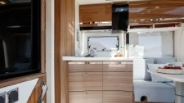 Pięciogwiazdkowa półintegra. Eura Mobil Contura 766 EF - zdjęcie 2