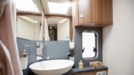 Pięciogwiazdkowa półintegra. Eura Mobil Contura 766 EF - zdjęcie 4