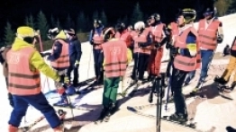 W zawodach uczestniczyły łącznie 42 osoby. Zdecydowaną większością były te, które jeździły na nartach - zdjęcie 6