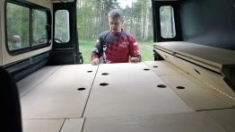 Zabudowa w konfiguracji do spania, jeszcze bez materaców - zdjęcie 3