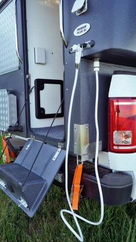 Zewnętrzny prysznic.  Tu umyjemy naczynia bądź… siebie. Ciepła woda w zestawie - zdjęcie 4