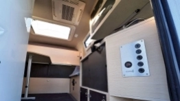 Za pomocą tych przycisków uruchamiamy oświetlenie i pompę wody - zdjęcie 5