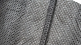 Taki worek (opończa) po spakowaniu jest niewielki. Kilkuwarstwowa tkanina powinna mieć miękką wyściółkę po wewnętrznej stronie – szorstki materiał rysowałby akrylowe szyby - zdjęcie 1