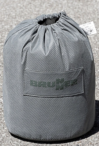 Taki worek (opończa) po spakowaniu jest niewielki. Kilkuwarstwowa tkanina powinna mieć miękką wyściółkę po wewnętrznej stronie – szorstki materiał rysowałby akrylowe szyby - zdjęcie 2