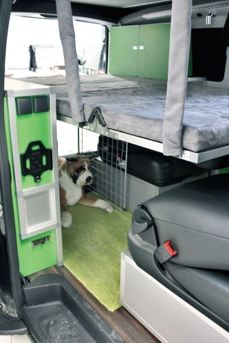 W systemie modułowym Dogscamper pies ma możliwość wejścia do swojego legowiska zarówno z zewnątrz pojazdu, jak i od środka - zdjęcie 2