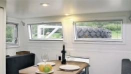 W tym modelu siedzisko znajduje się przy szoferce, do której można wejść... pod stołem. - zdjęcie 2