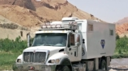 To pojazd stworzony do pokonywania różnych przeszkód terenowych. - zdjęcie 5