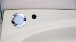 Producent pomyślał o takich drobnostkach, jak porty USB w alkowie czy osobny włącznik światła - zdjęcie 8