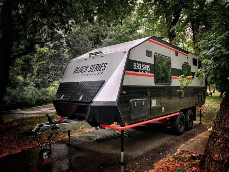 Przyczepa Black Series HQ19