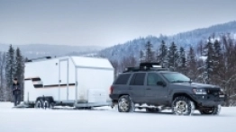 Przyczepa, do której schowasz nawet skuter śnieżny - zdjęcie 1