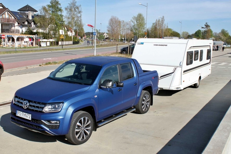 Przyczepa kempingowa Weinsberg i pick up Amorok V6