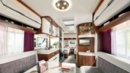 Excellent. Dodatkowe motywy i haft,y np. na poduszkach, to elementy wyróżniające edycje urodzinowe - zdjęcie 3