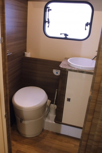 Toaleta i łazienka to osobne pomieszczenia. Bardzo dobrze! - zdjęcie 7