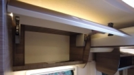 Tego typu szafki mamy nad kuchnią, a także w salonie - zdjęcie 9