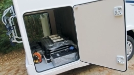 Tylny bagażnik jest ogromny. I łatwo dostępny, z obu stron - zdjęcie 19