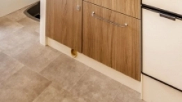 Nowa podłoga w kamperach z serii Evo wyglądem będzie zbliżona do płytek stosowanych w domach - zdjęcie 22