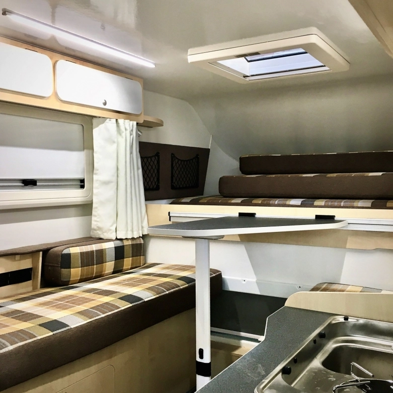 Rosyjski, najtańszy kamper na świecie [FOTO] - zdjęcie 3