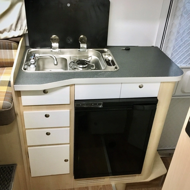 Rosyjski, najtańszy kamper na świecie [FOTO] - zdjęcie 4