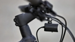 Oświetlenie Lezyne to komponent uznanej jakości – pracuje bezproblemowo, oferując wystarczający zasięg strumienia światła - zdjęcie 10