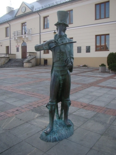 Szczebrzeszyn pomnik Chrząszcza - zdjęcie 3